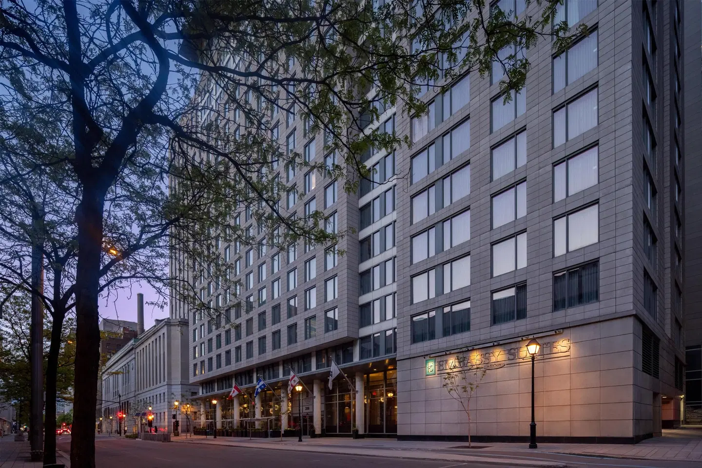 Embassy Suites by Hilton - Montreal EXTERIOR