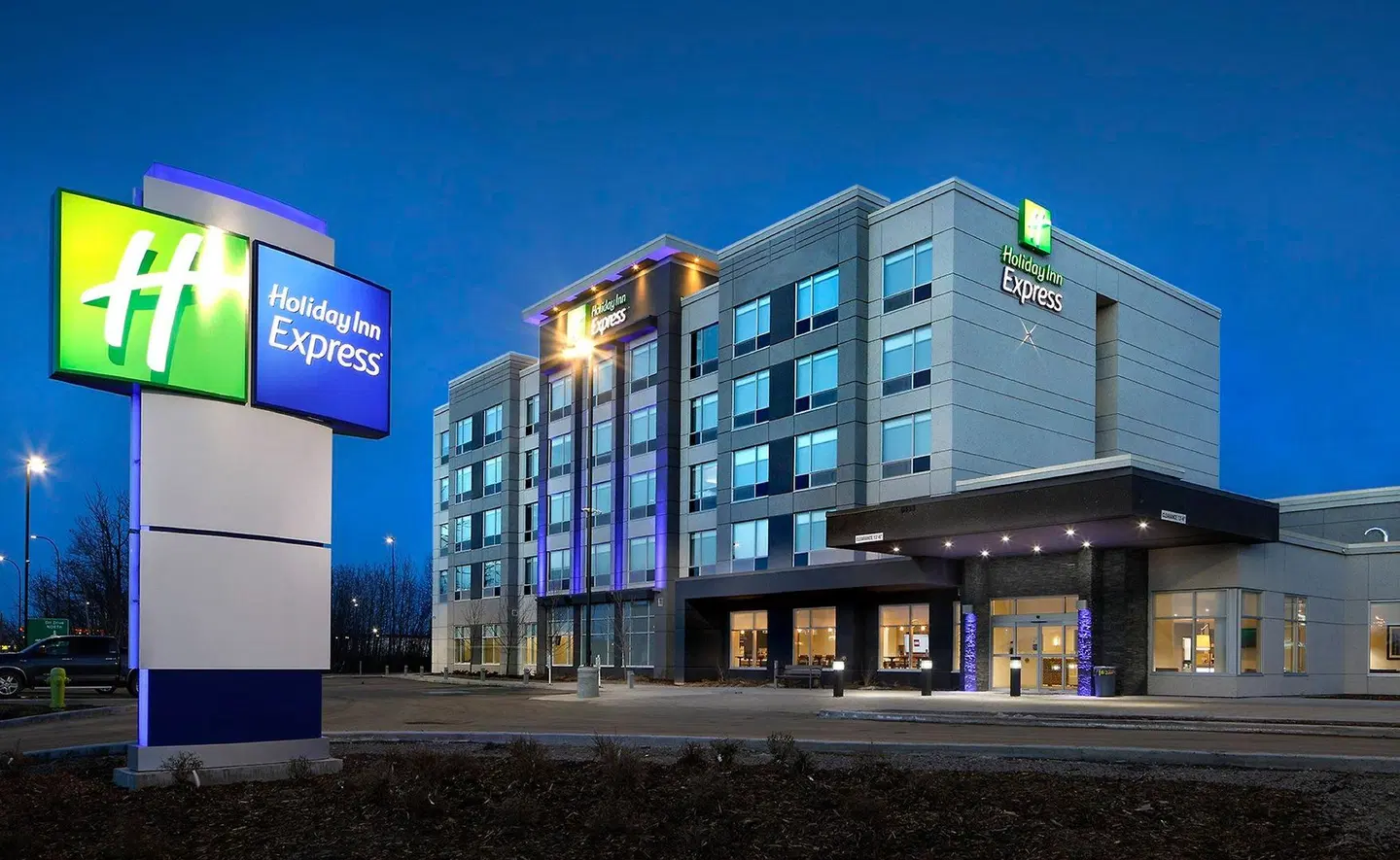 Holiday Inn Express Red Deer North EXTERIOR