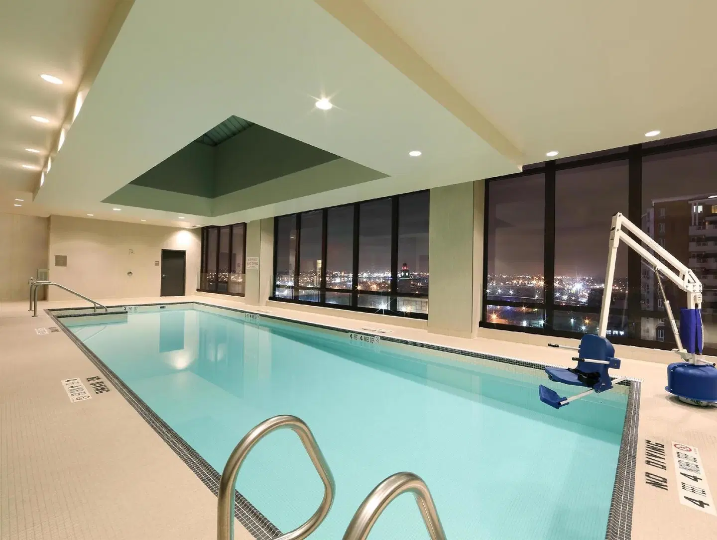 Hyatt Place Flushing/LaGuardia Airport Hallenbad