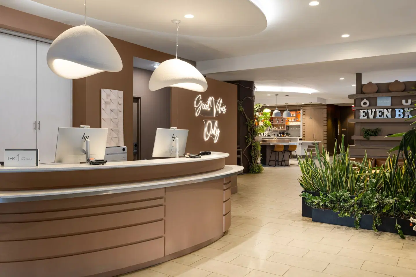 EVEN HOTEL BROOKLYN LOUNGE_LOBBY