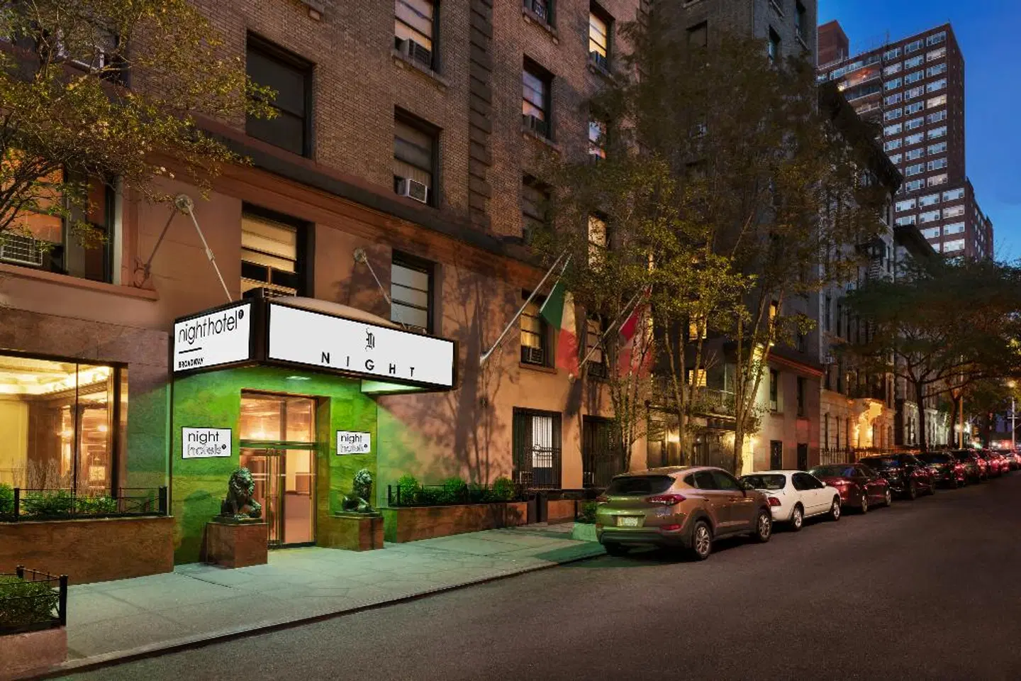 Night Hotel Broadway EXTERIOR