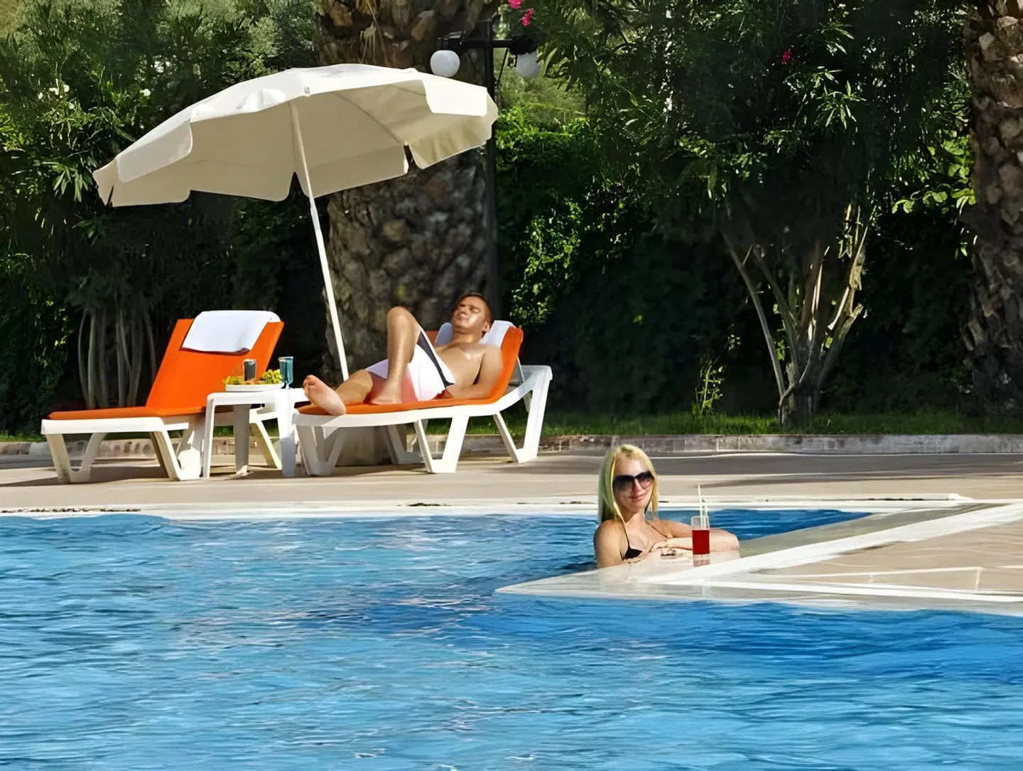 City's Hill Hotel OUTDOOR_POOL