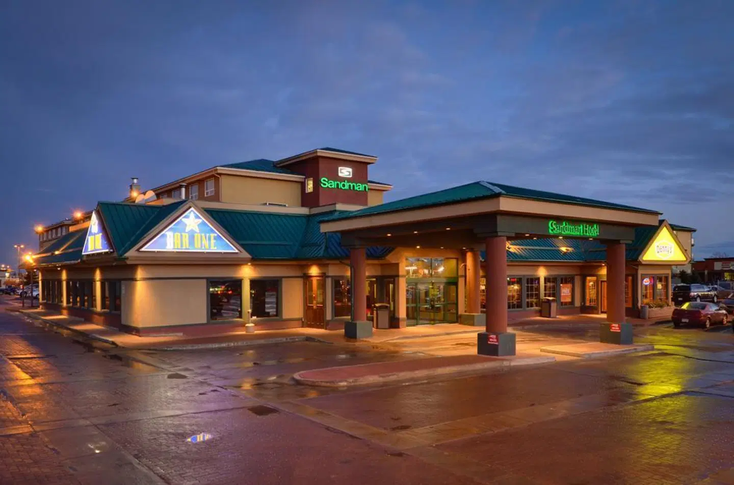Sandman Hotel Grande Prairie EXTERIOR