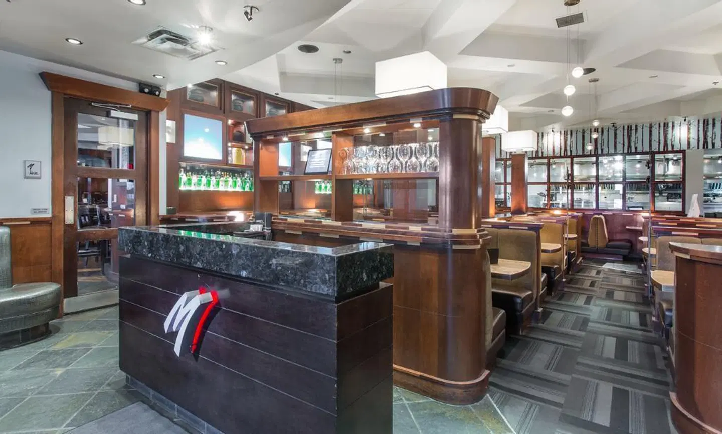 Sandman Hotel Red Deer Bar