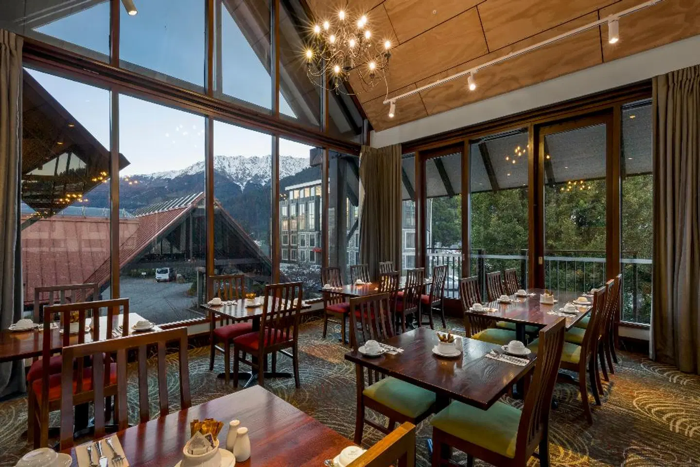 Copthorne Lakefront Hotel & Resort Restaurant