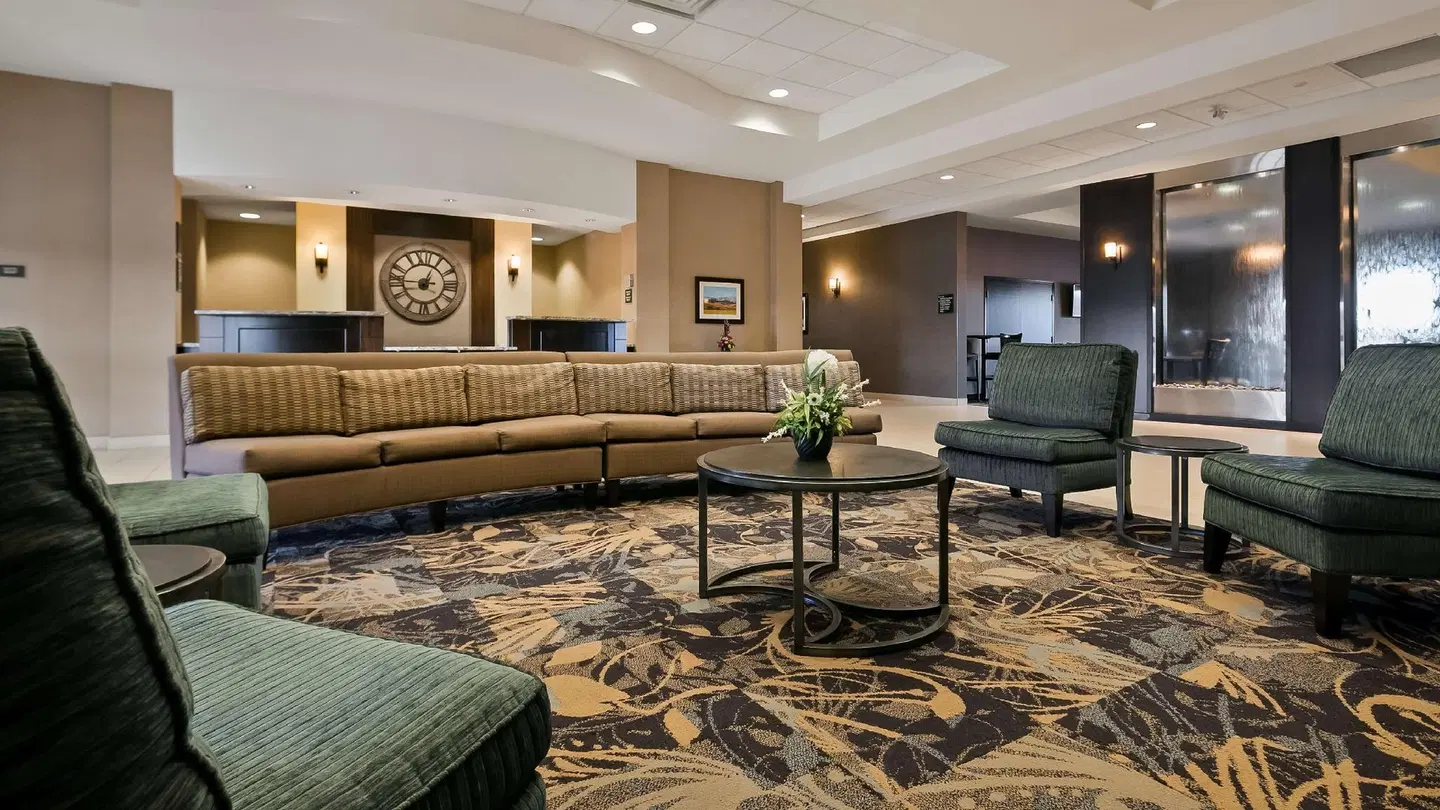 Best Western Plus Okotoks Inn & Suites LOUNGE_LOBBY