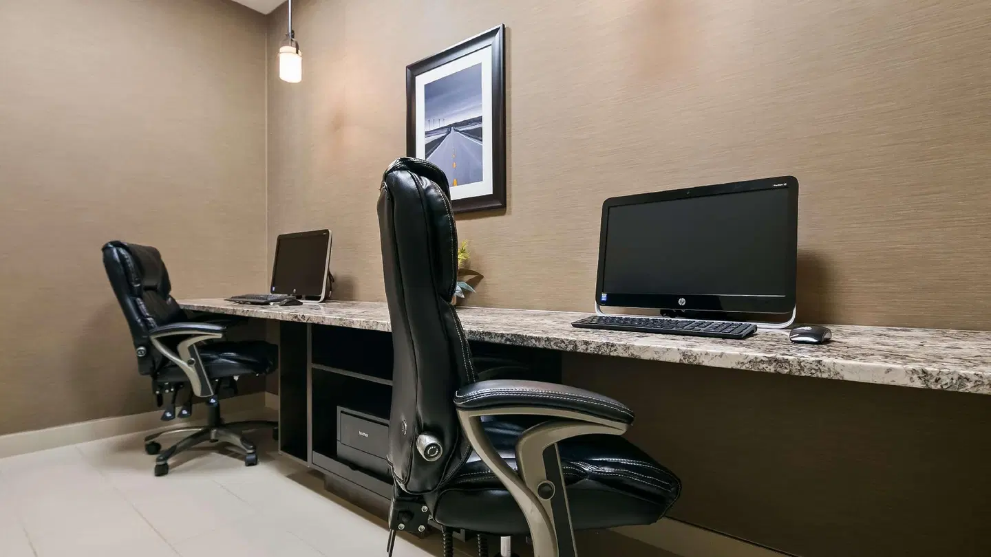 Best Western Plus Okotoks Inn & Suites ROOM_EXAMPLE