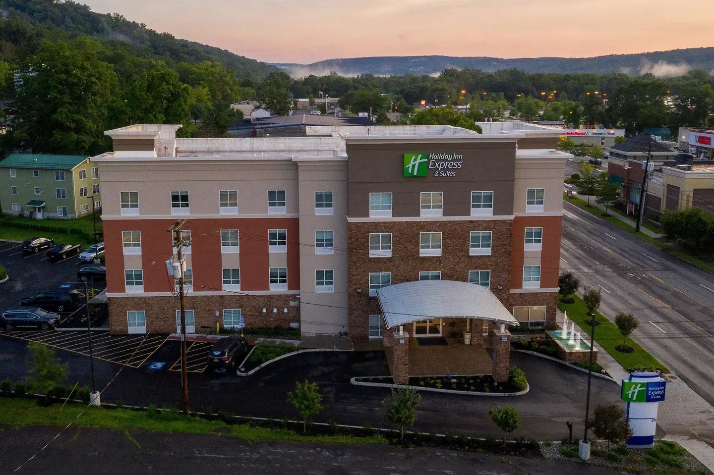 Holiday Inn Express & Suites Ithaca by IHG EXTERIOR