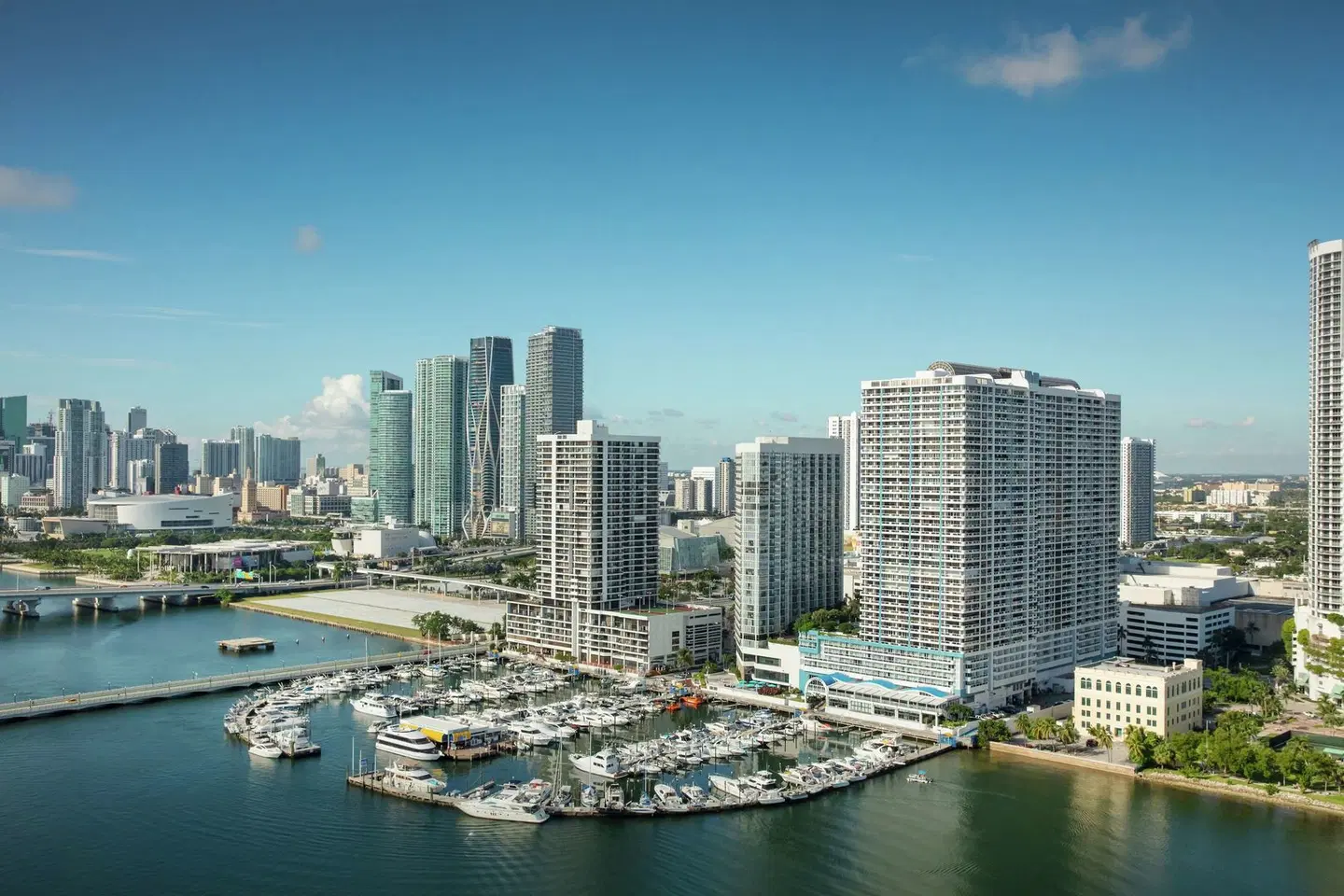 DoubleTree by Hilton Grand Hotel Biscayne Bay EXTERIOR