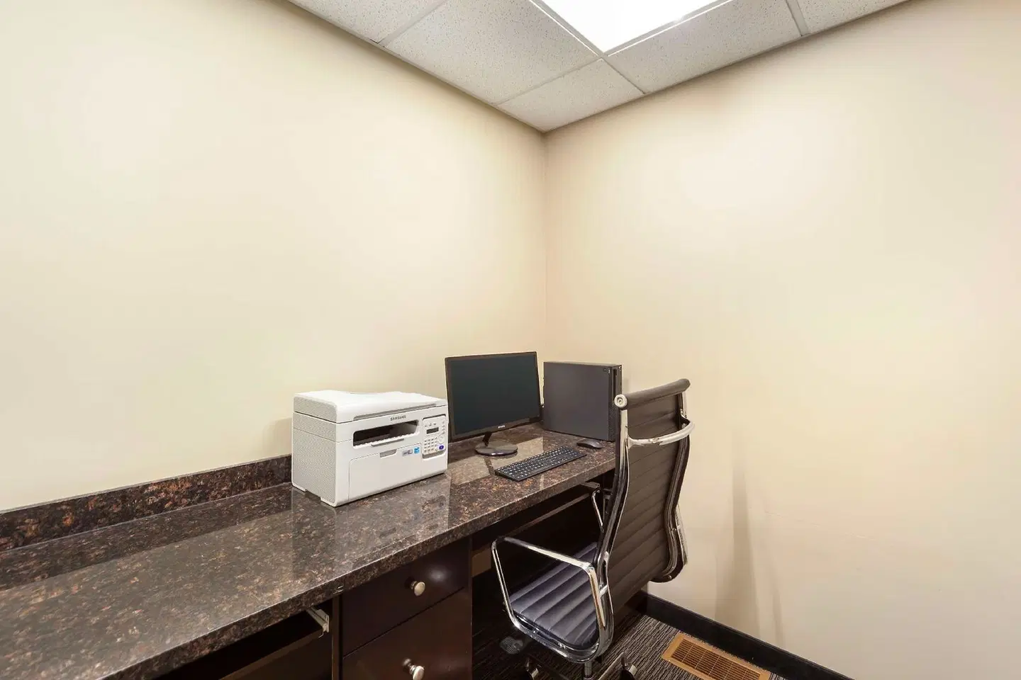 Best Western Plus Peace River Hotel & Suites ROOM_EXAMPLE