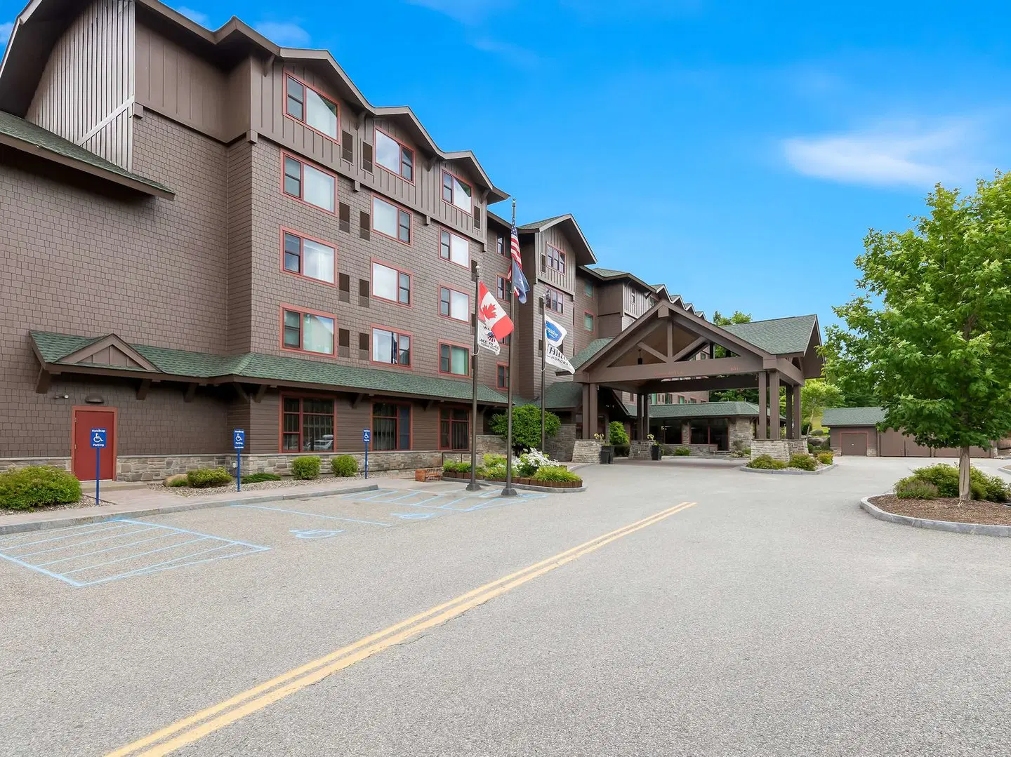 Hampton Inn & Suites Lake Placid EXTERIOR