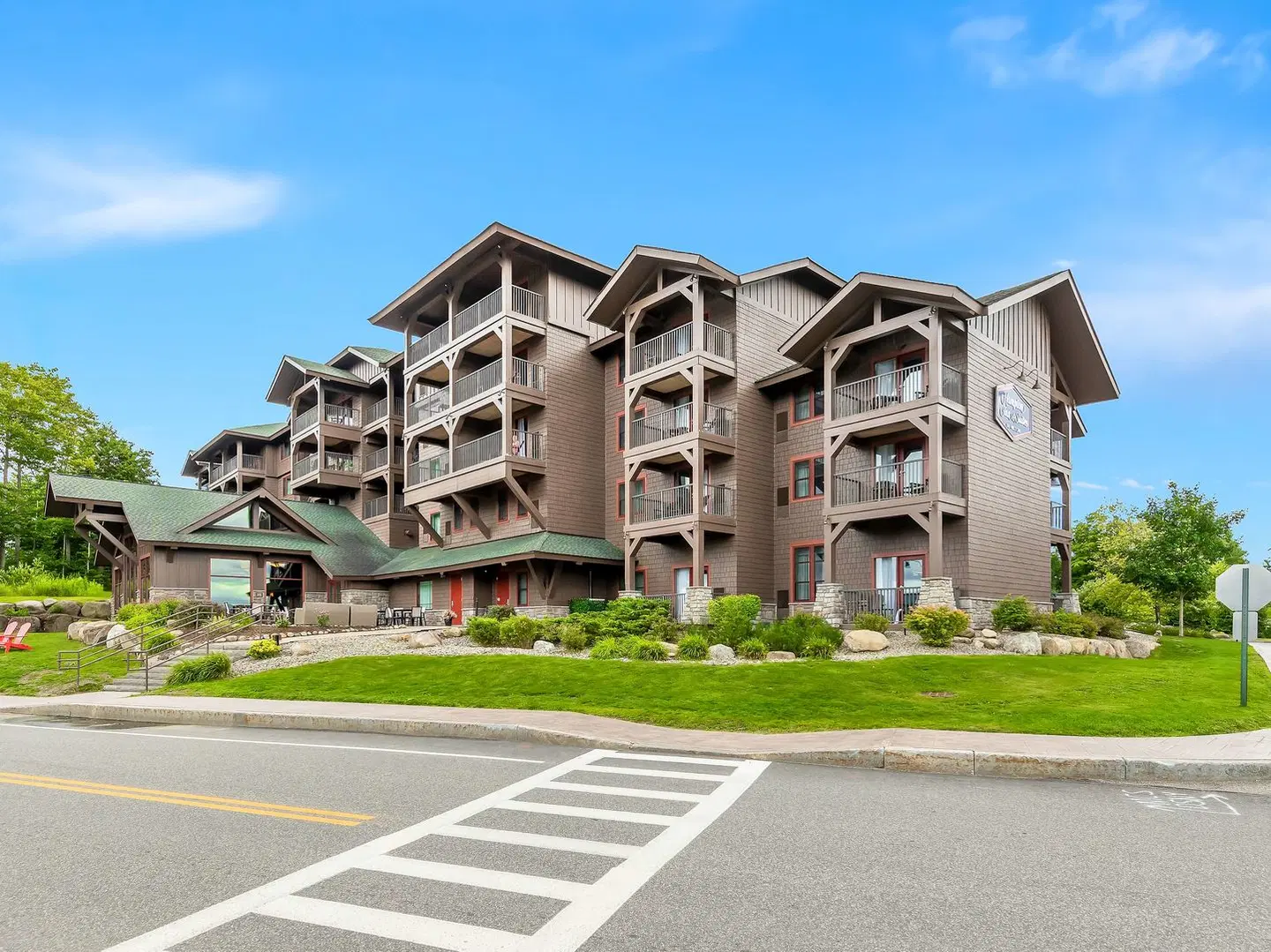 Hampton Inn & Suites Lake Placid EXTERIOR