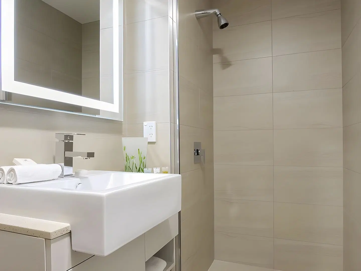 VR Queen Street Hotel & Suites Badezimmer