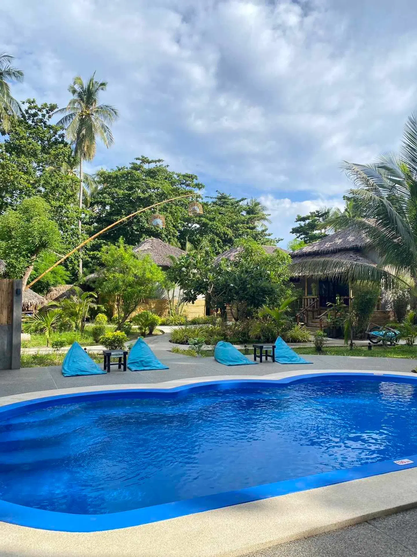 The Lazy Lodge OUTDOOR_POOL