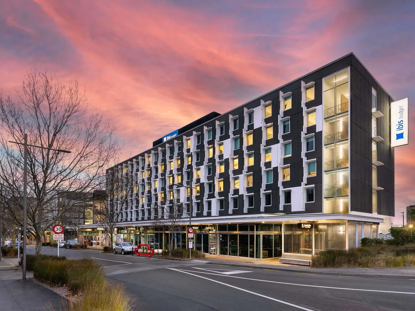 ibis budget Auckland Airport EXTERIOR