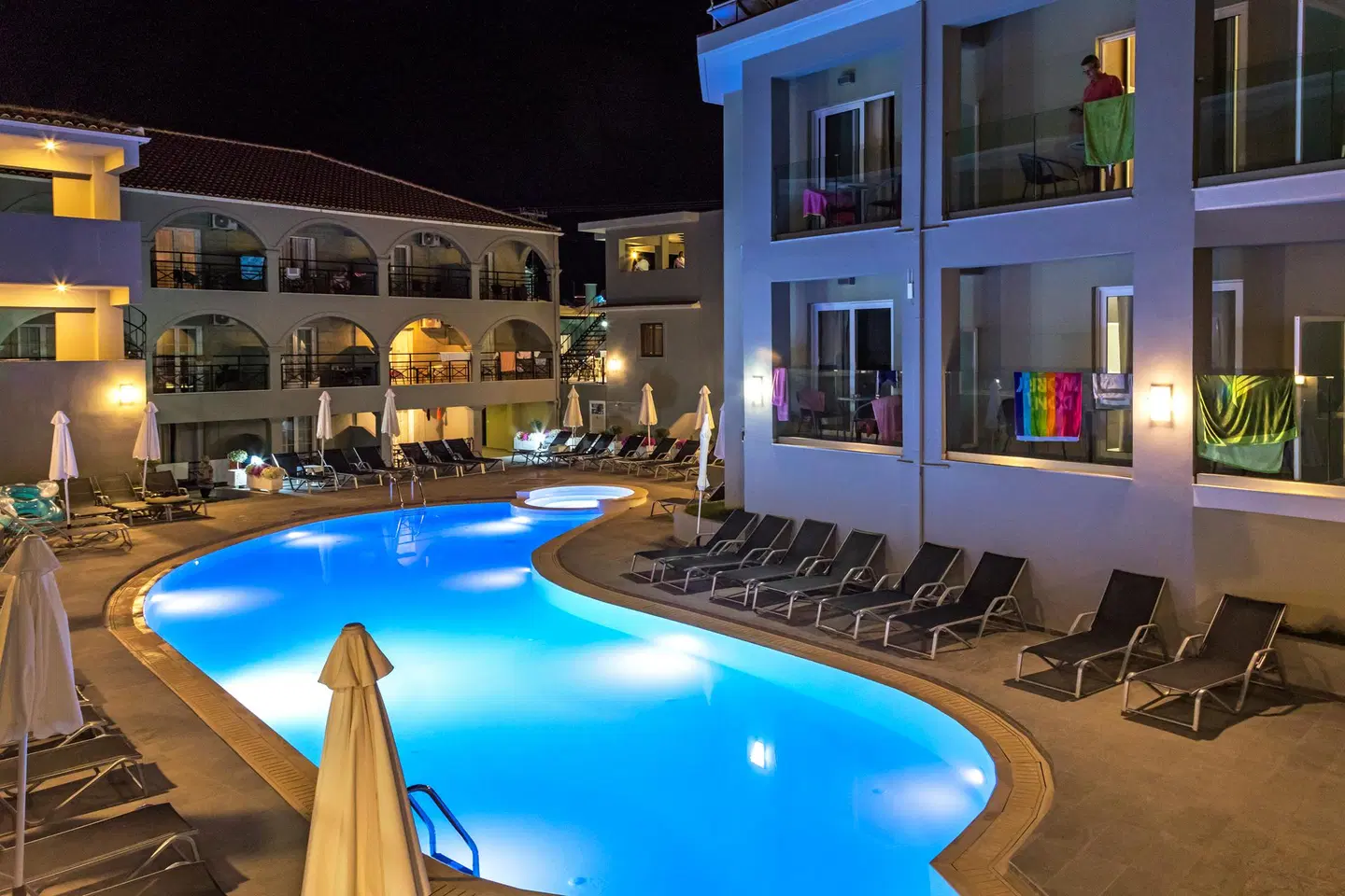 White Olive Premium Hotel OUTDOOR_POOL