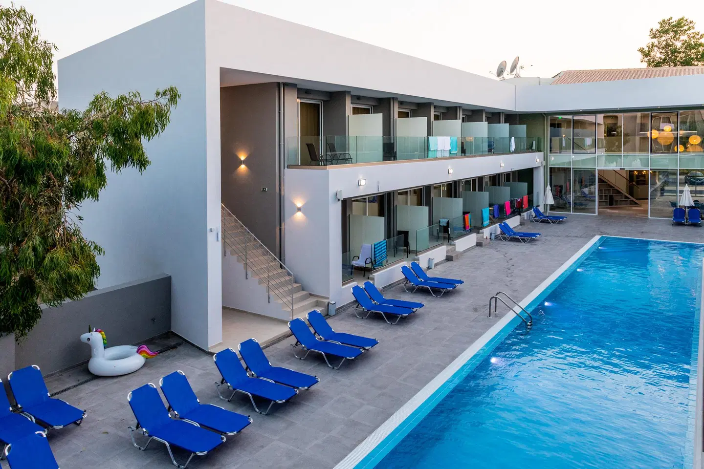 White Olive Premium Hotel OUTDOOR_POOL