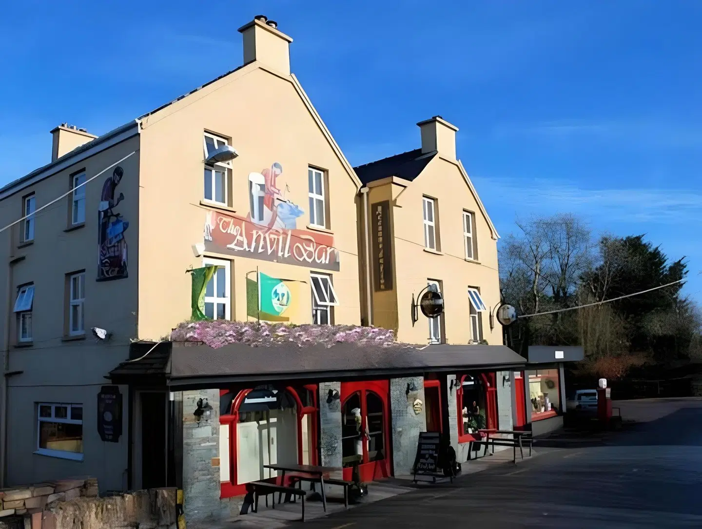 The Anvil Bar B&B EXTERIOR