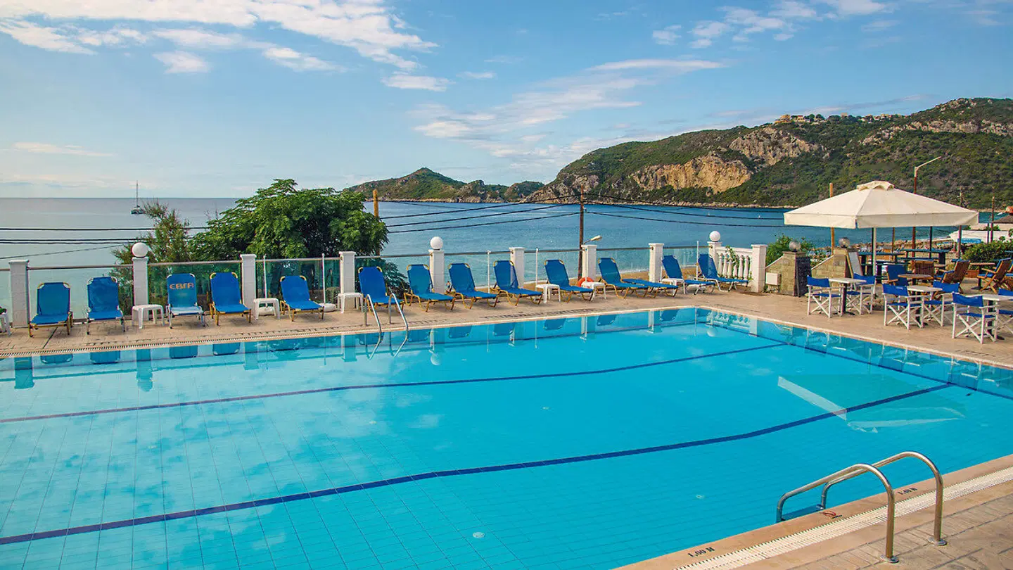 Belle Helene OUTDOOR_POOL