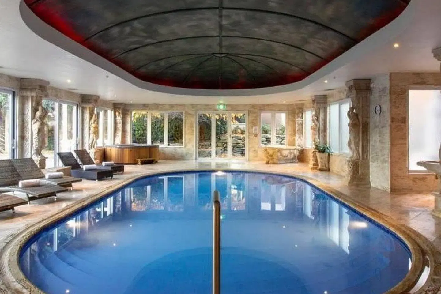 Coronet Ridge Resort Hallenbad
