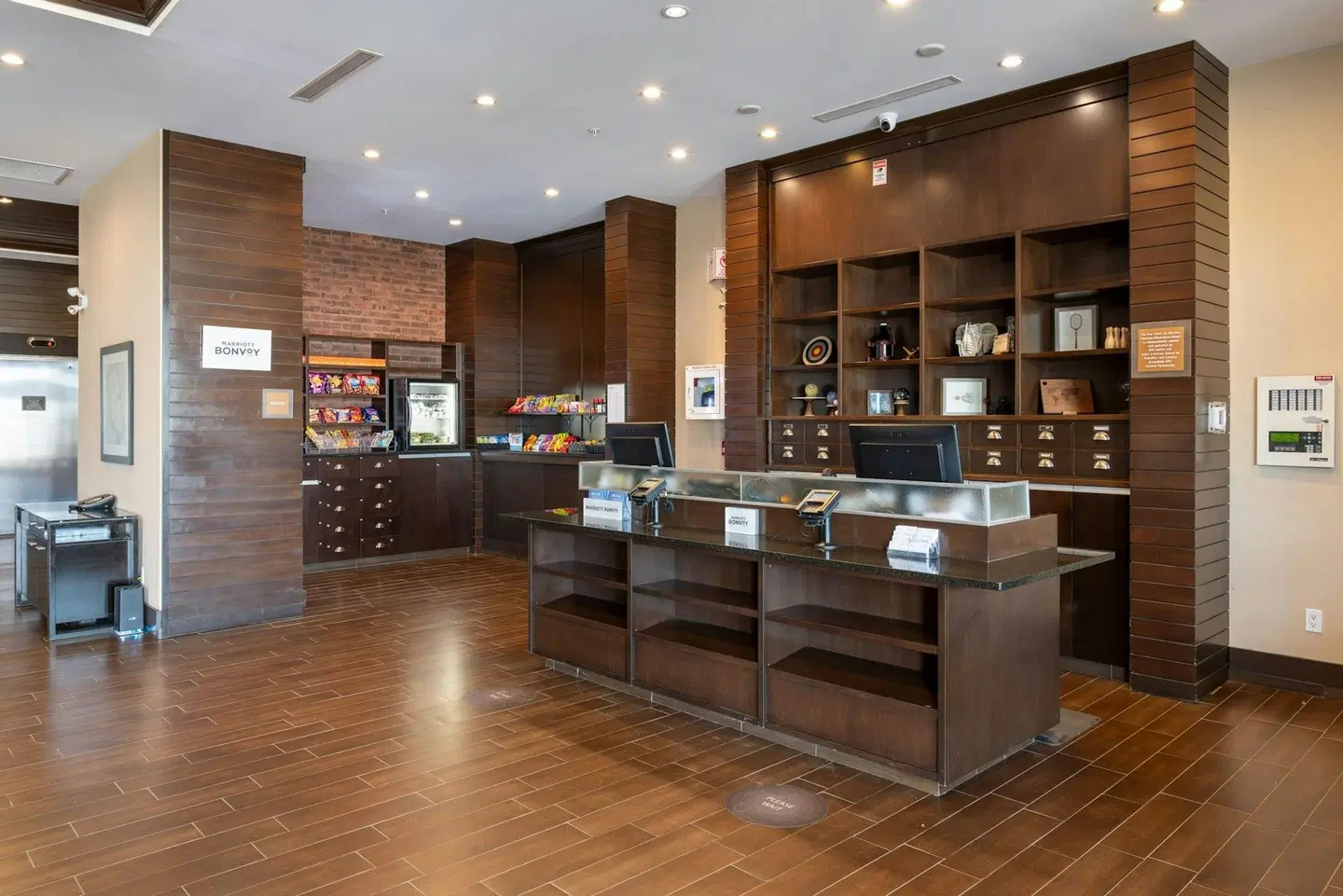 Four Points by Sheraton Edmonton International Airport Bar