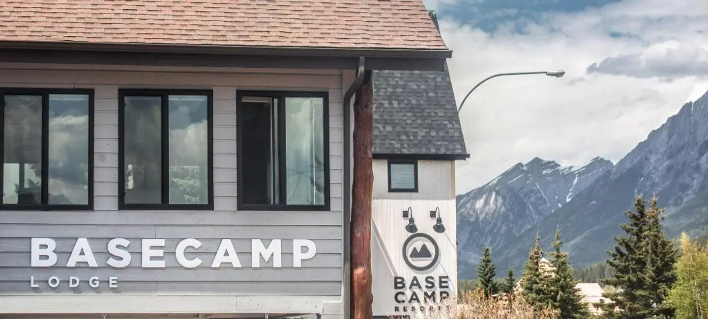 Basecamp Lodge EXTERIOR