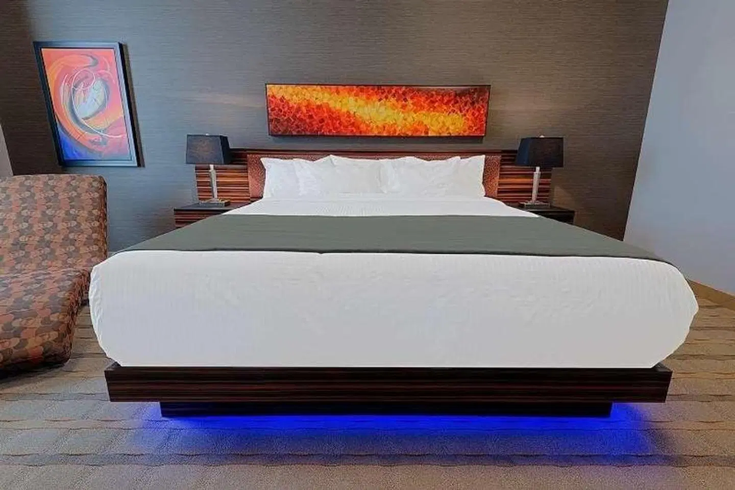 Hotel Clique Calgary Airport ROOM_EXAMPLE