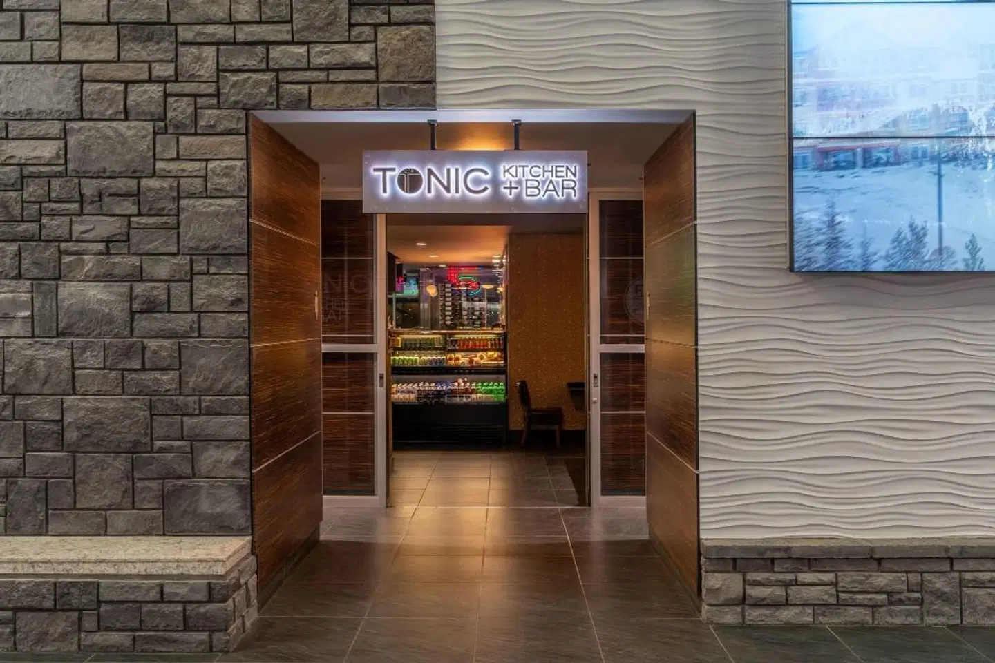 Hotel Clique Calgary Airport EXTERIOR