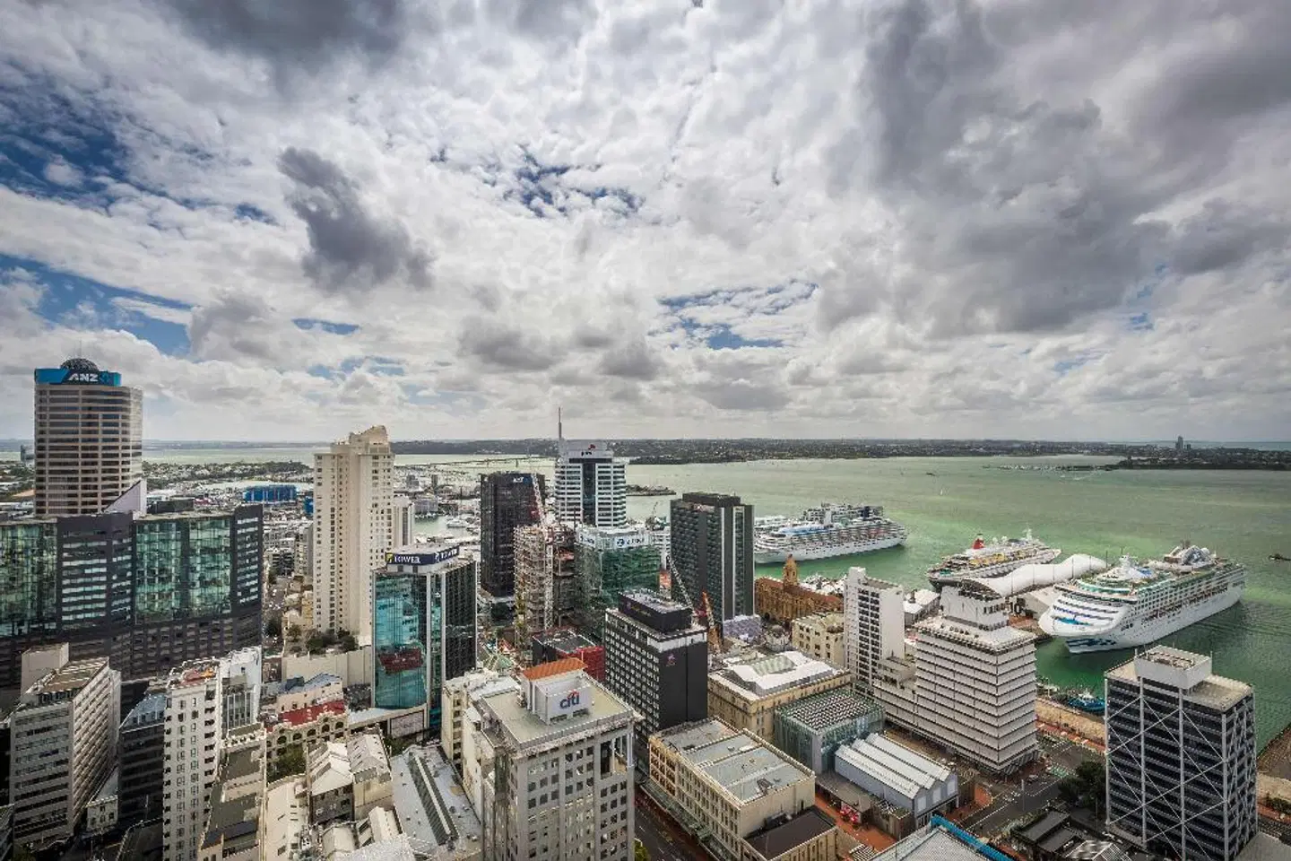 Auckland Harbour Oaks Terrasse
