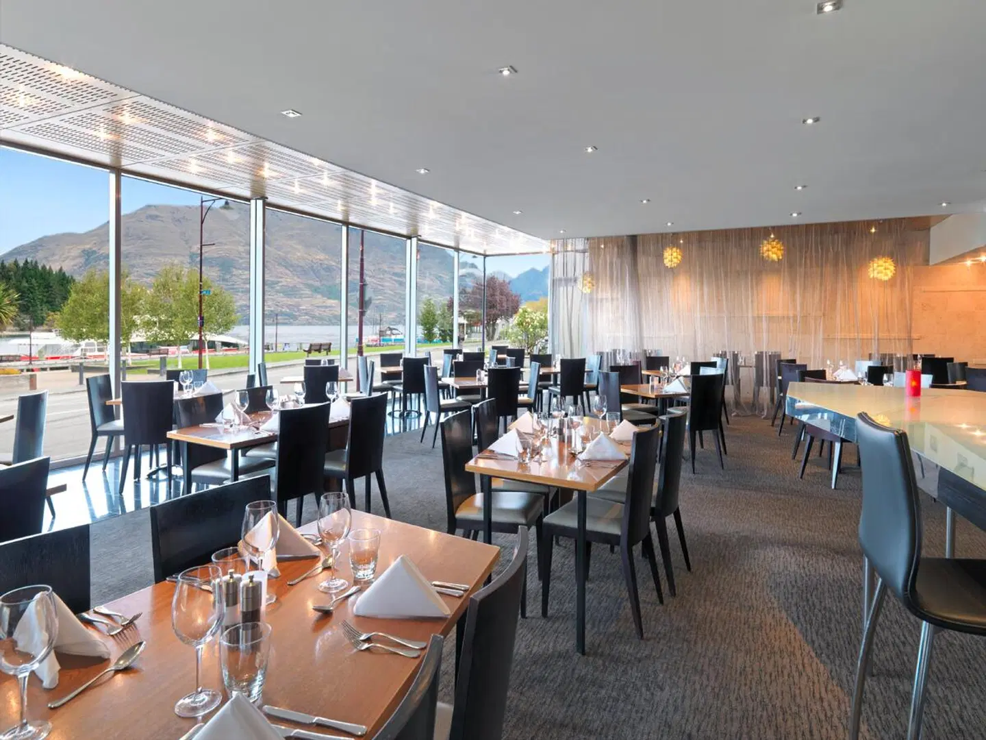 Crowne Plaza Queenstown by IHG Restaurant