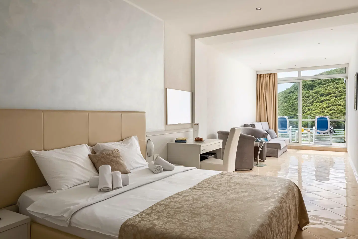 Hedera ROOM_EXAMPLE