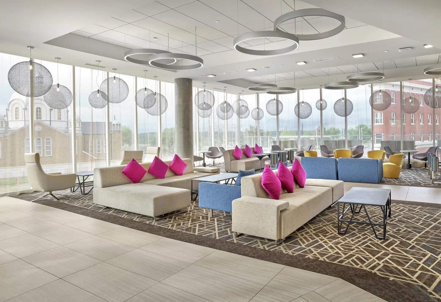DoubleTree by Hilton Edmonton Downtown LOUNGE_LOBBY