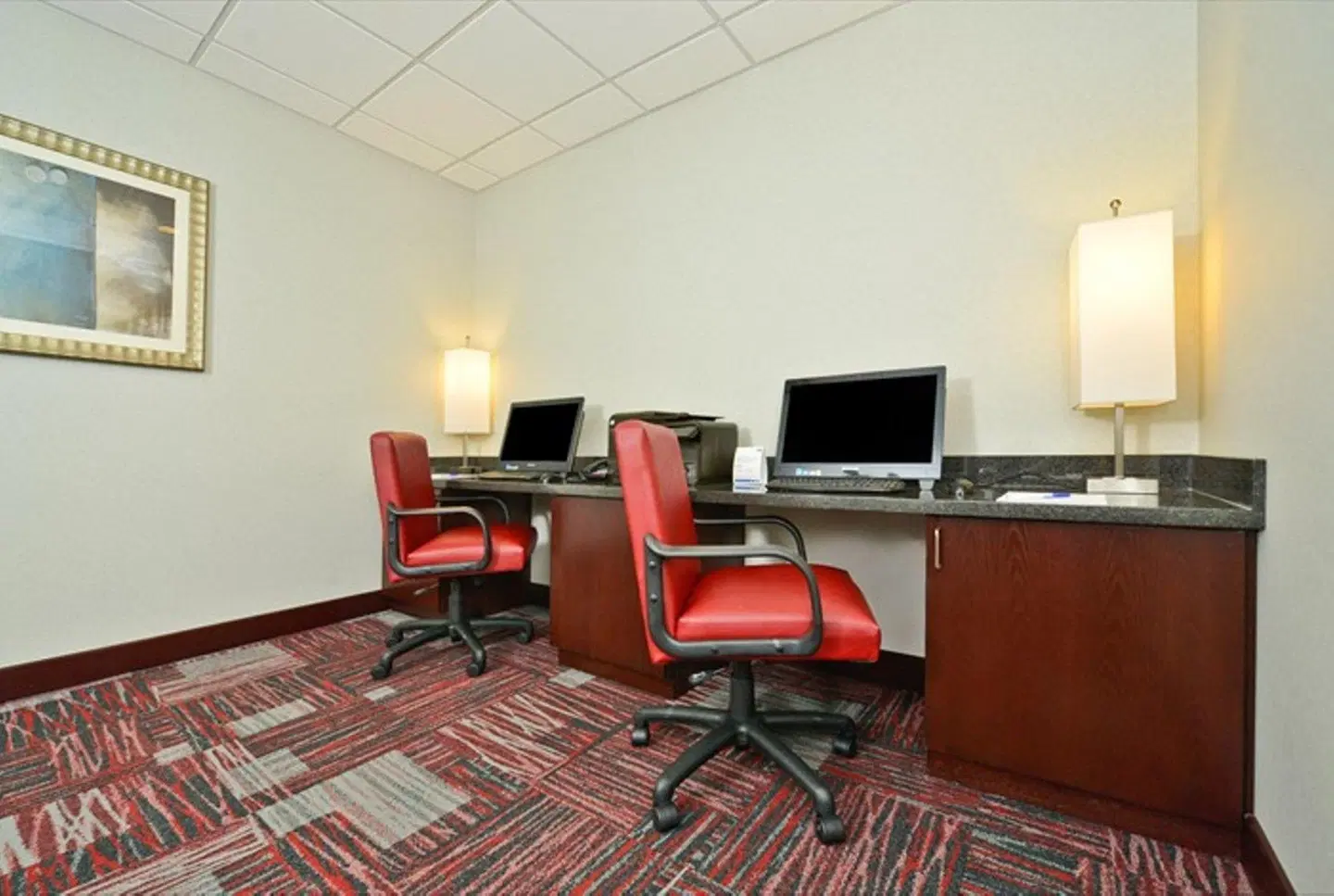 Holiday Inn Express & Suites Utica by IHG ROOM_EXAMPLE