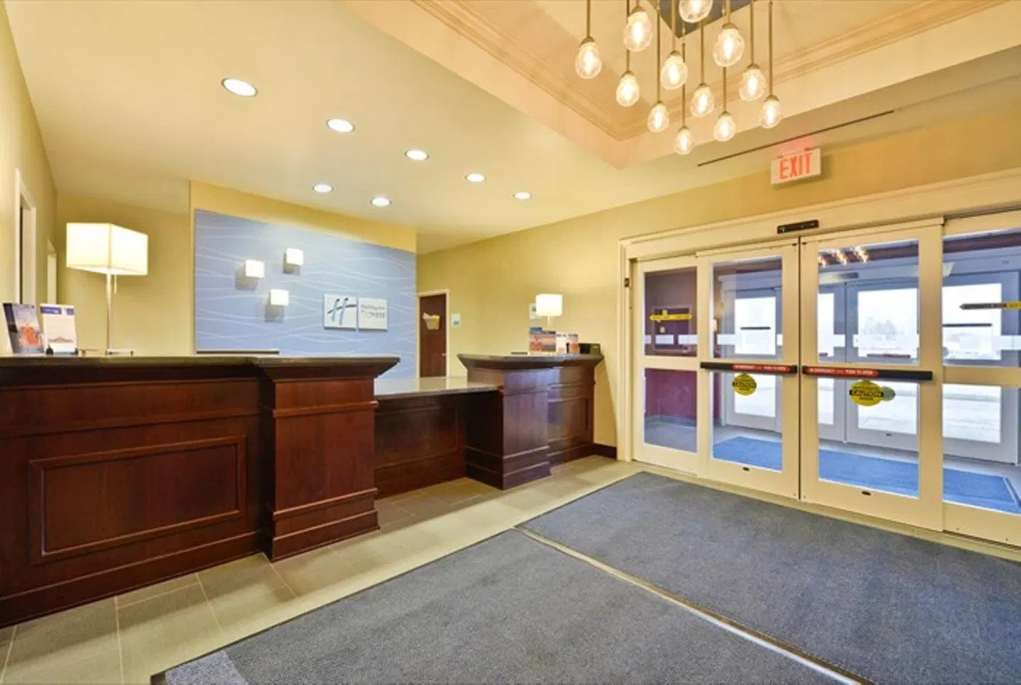 Holiday Inn Express & Suites Utica by IHG LOUNGE_LOBBY