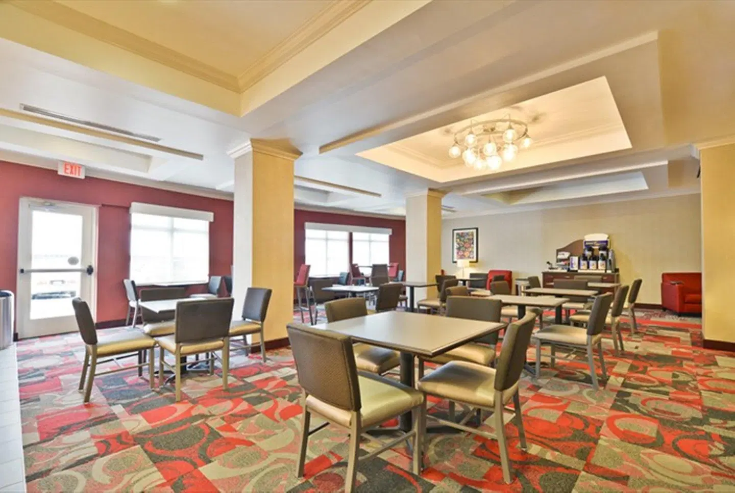 Holiday Inn Express & Suites Utica by IHG LOUNGE_LOBBY