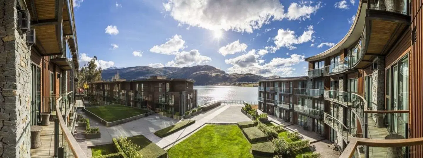 Hilton Queenstown Resort & Spa EXTERIOR