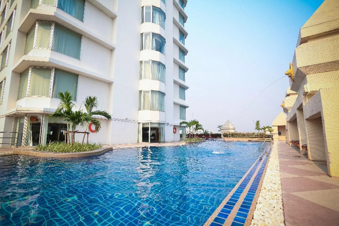 Duangtawan Chiang Mai OUTDOOR_POOL