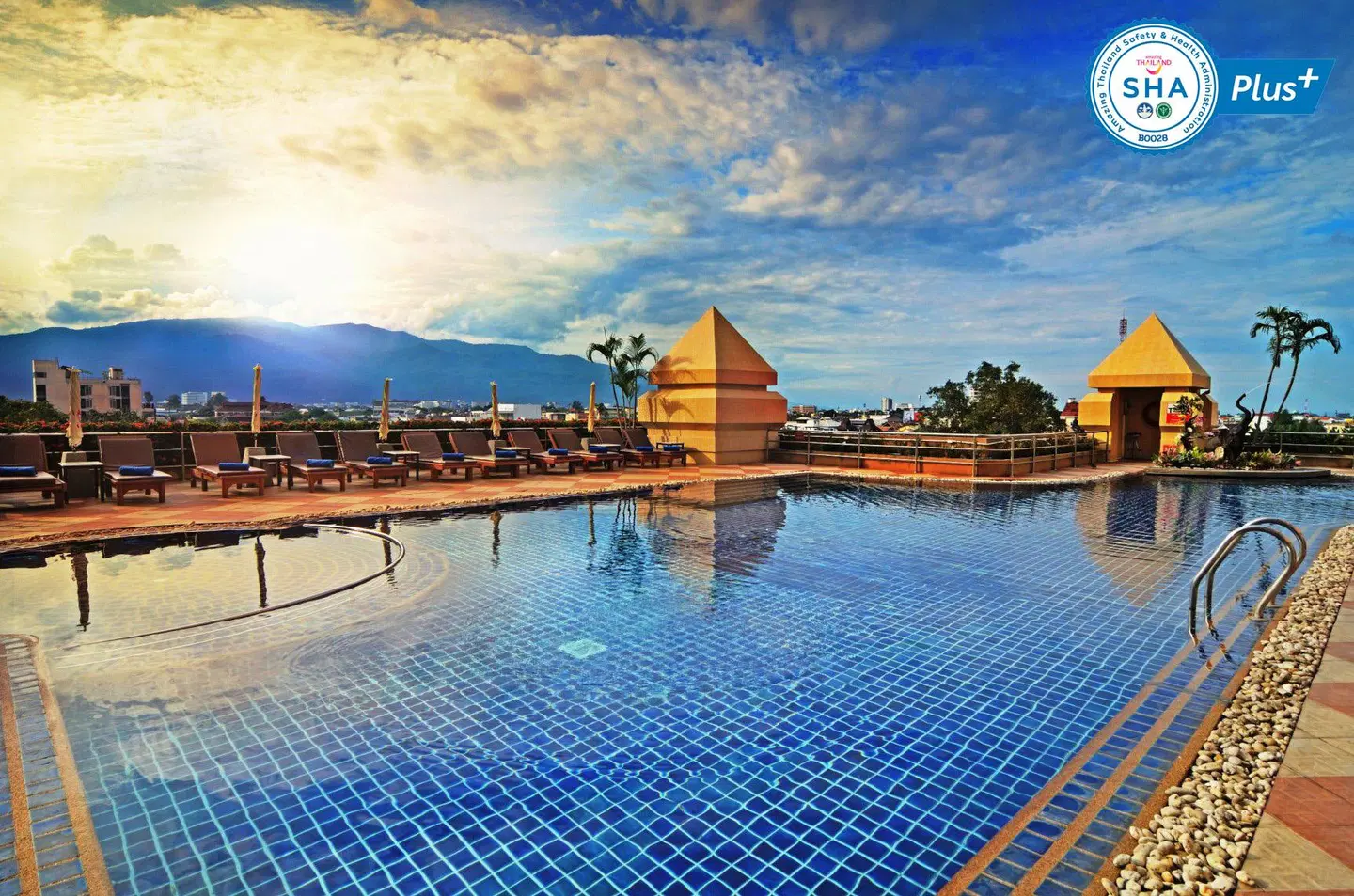 Duangtawan Chiang Mai OUTDOOR_POOL