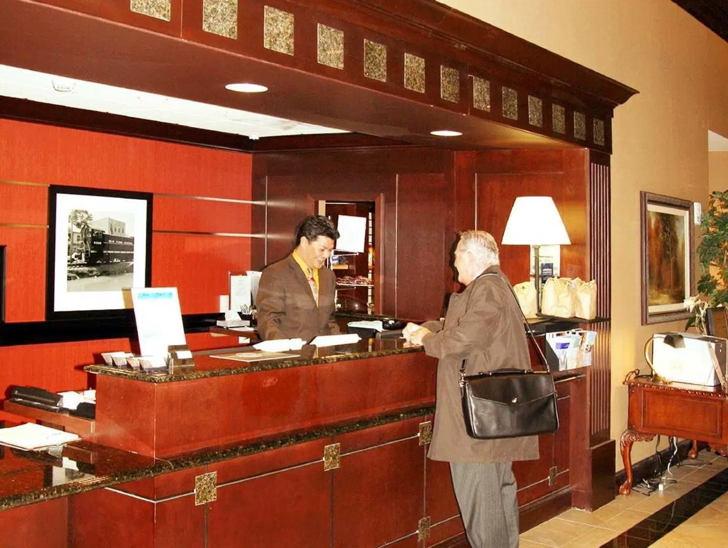Hampton Inn & Suites Albany-Downtown Bar