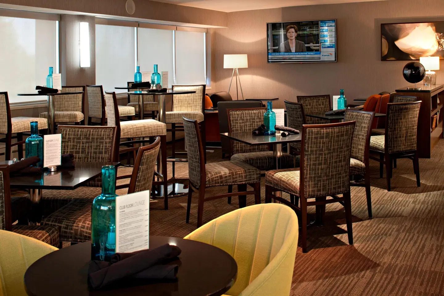 Delta Hotel Calgary South Bar