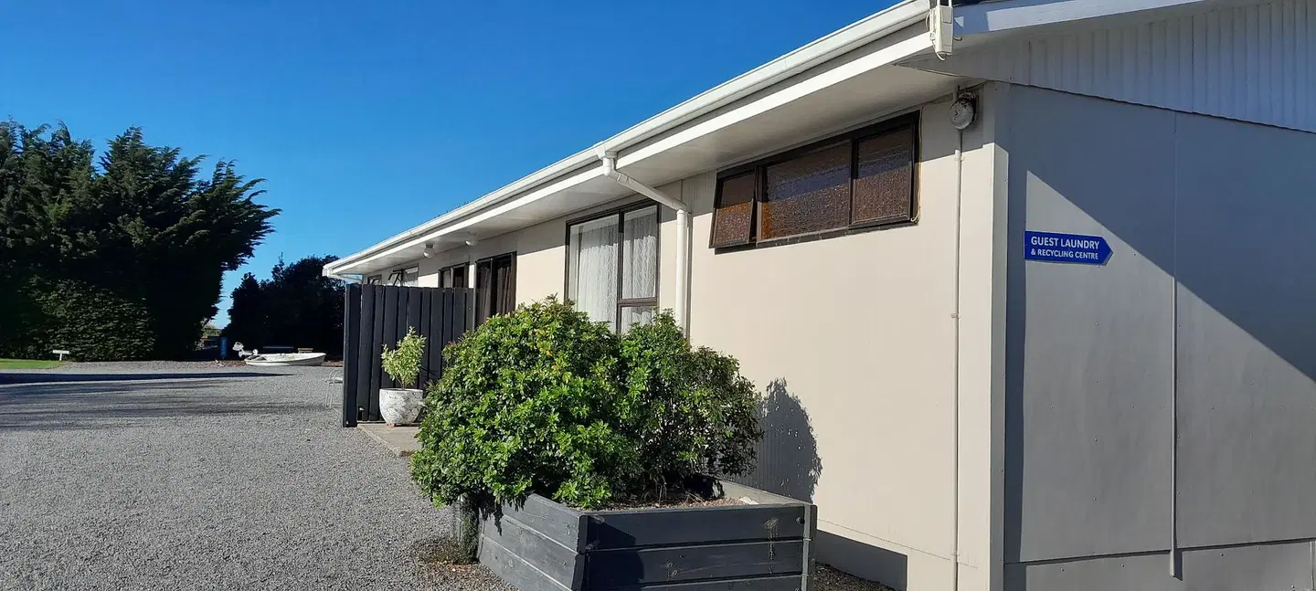 Alpine View Motel EXTERIOR