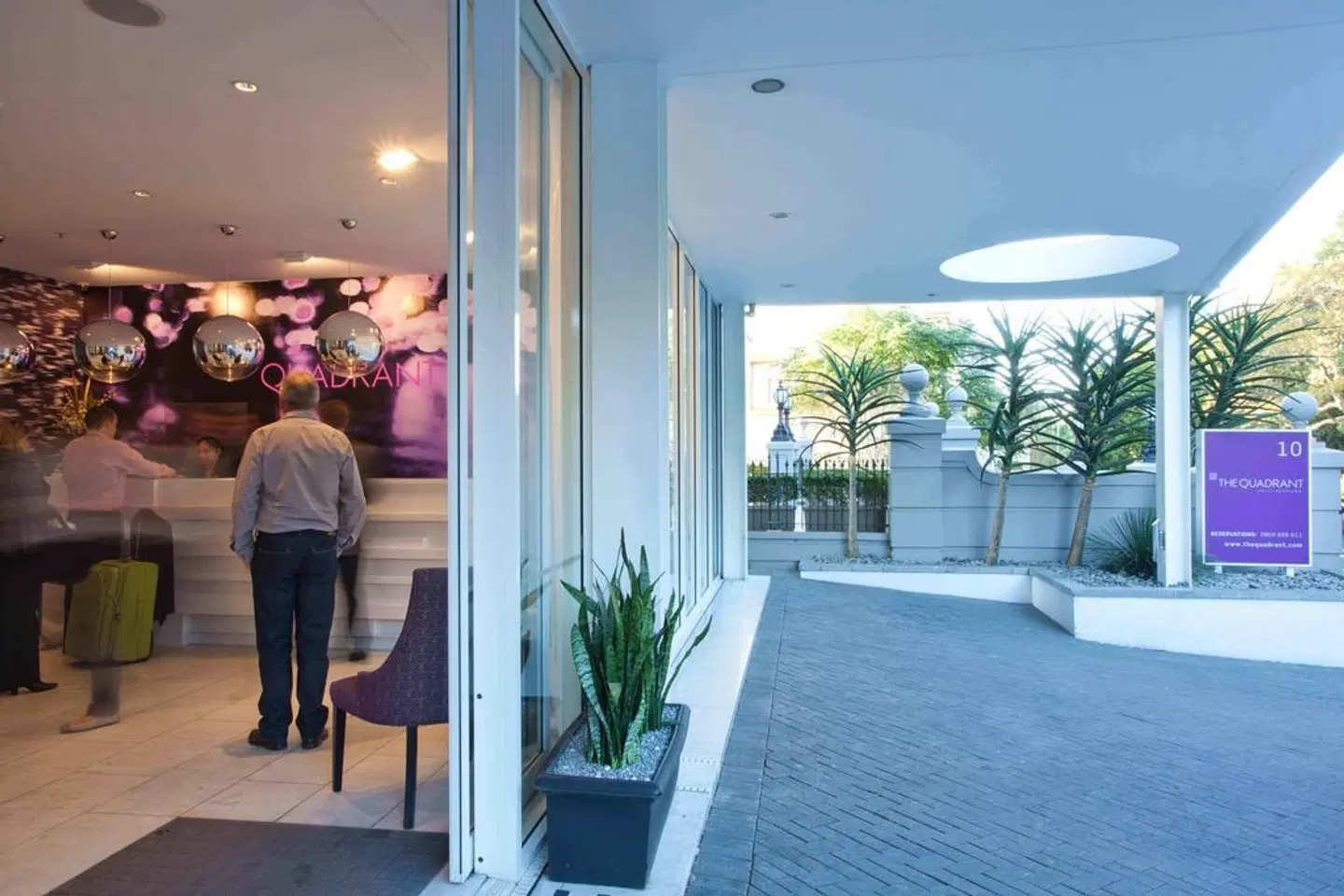 The Quadrant Hotel & Suites LOUNGE_LOBBY