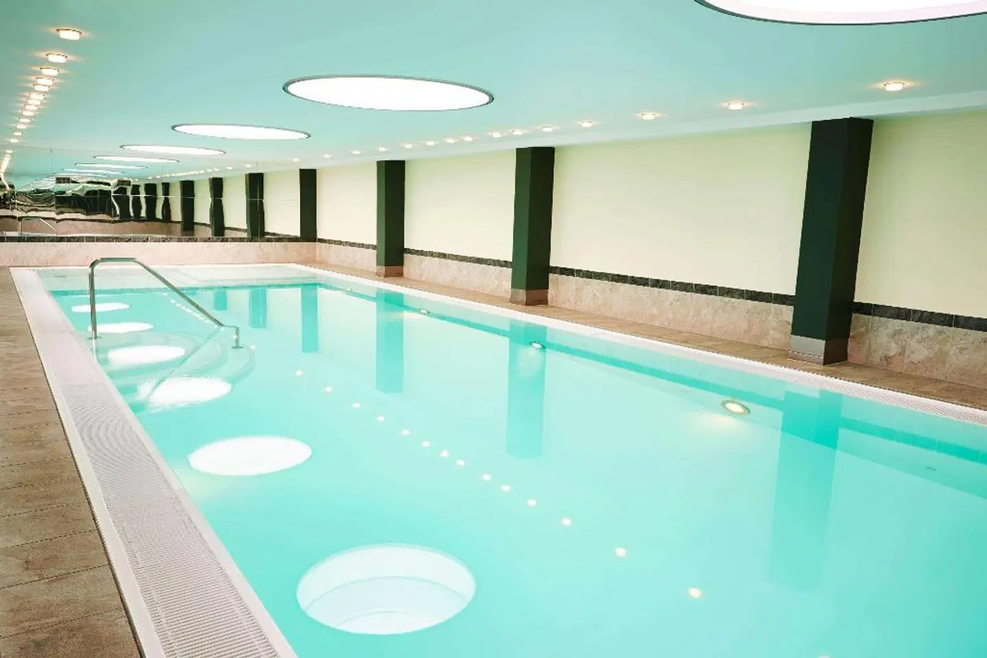 Steigenberger Airport Hotel Frankfurt Hallenbad