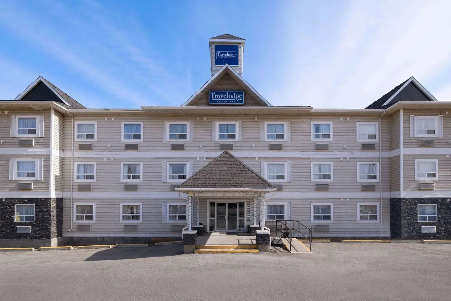 Travelodge by Wyndham Fort McMurray EXTERIOR