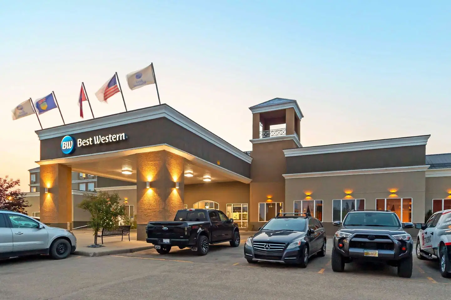 Best Western High Road Inn EXTERIOR