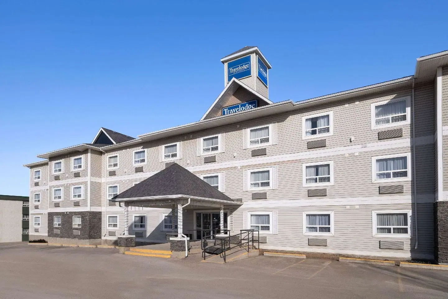 Travelodge by Wyndham Fort McMurray EXTERIOR