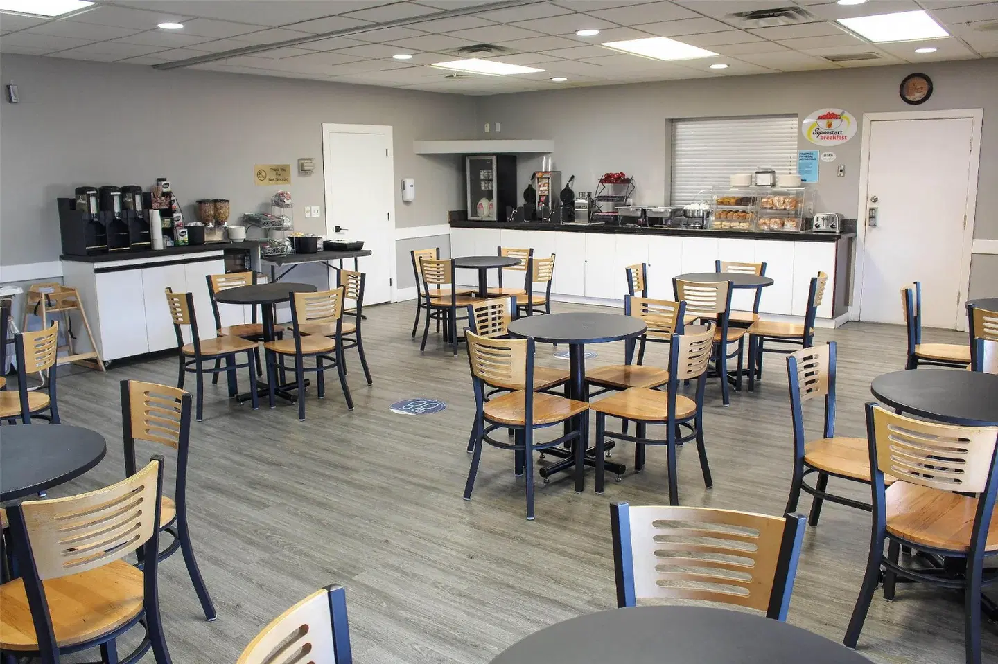 Super 8 by Wyndham Edmonton South Bar