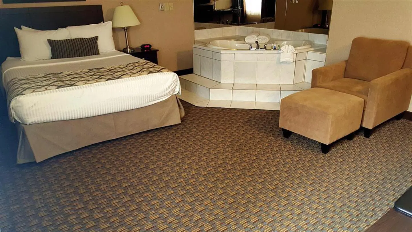 Coast West Edmonton Hotel & Conference Centre ROOM_EXAMPLE