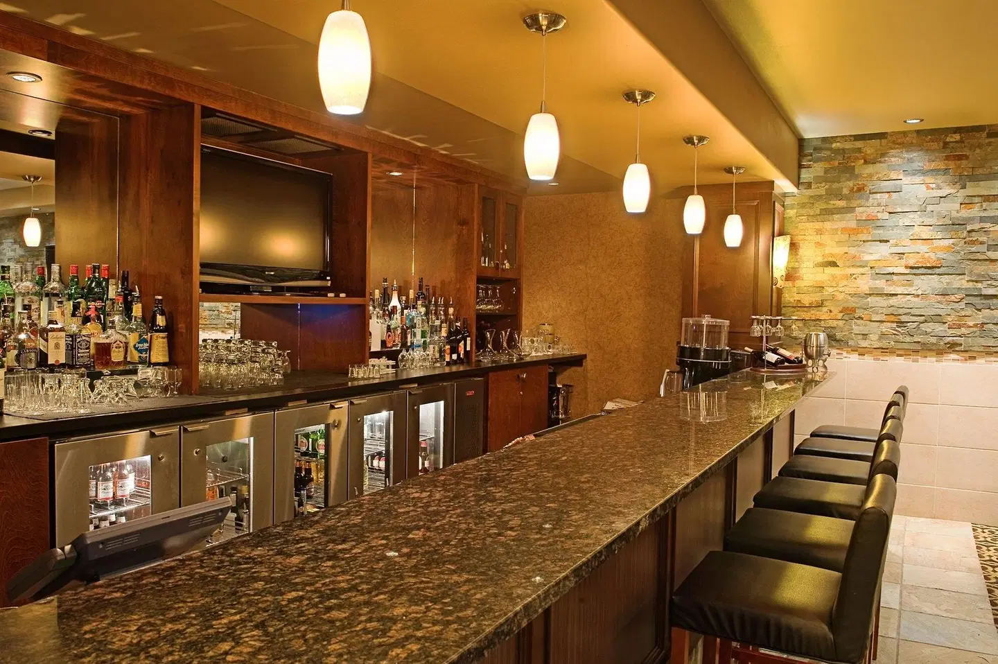 Holiday Inn & Suites West Edmonton by IHG Bar