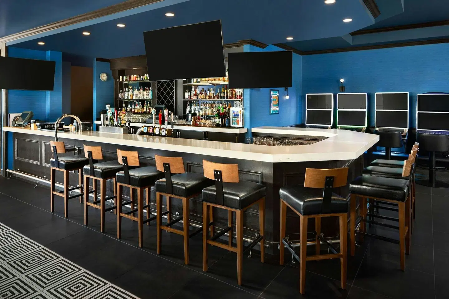 Four Points by Sheraton Edmonton South Bar